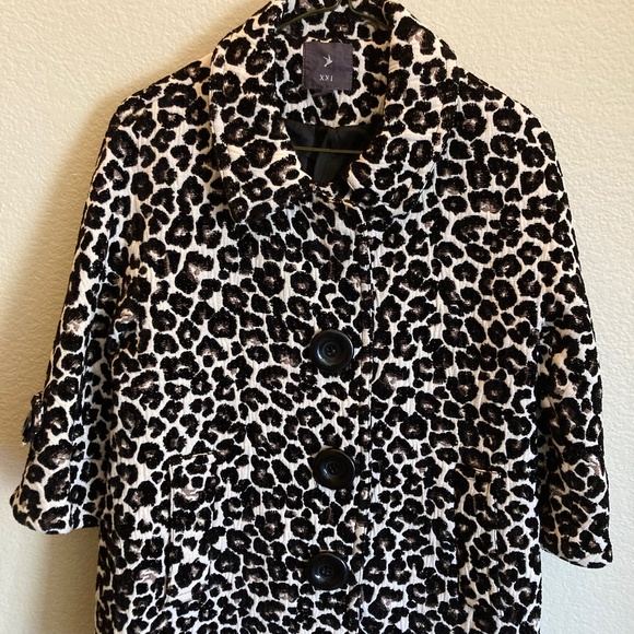 Mid-Waist button down embroidered jacket - Picture 1 of 9